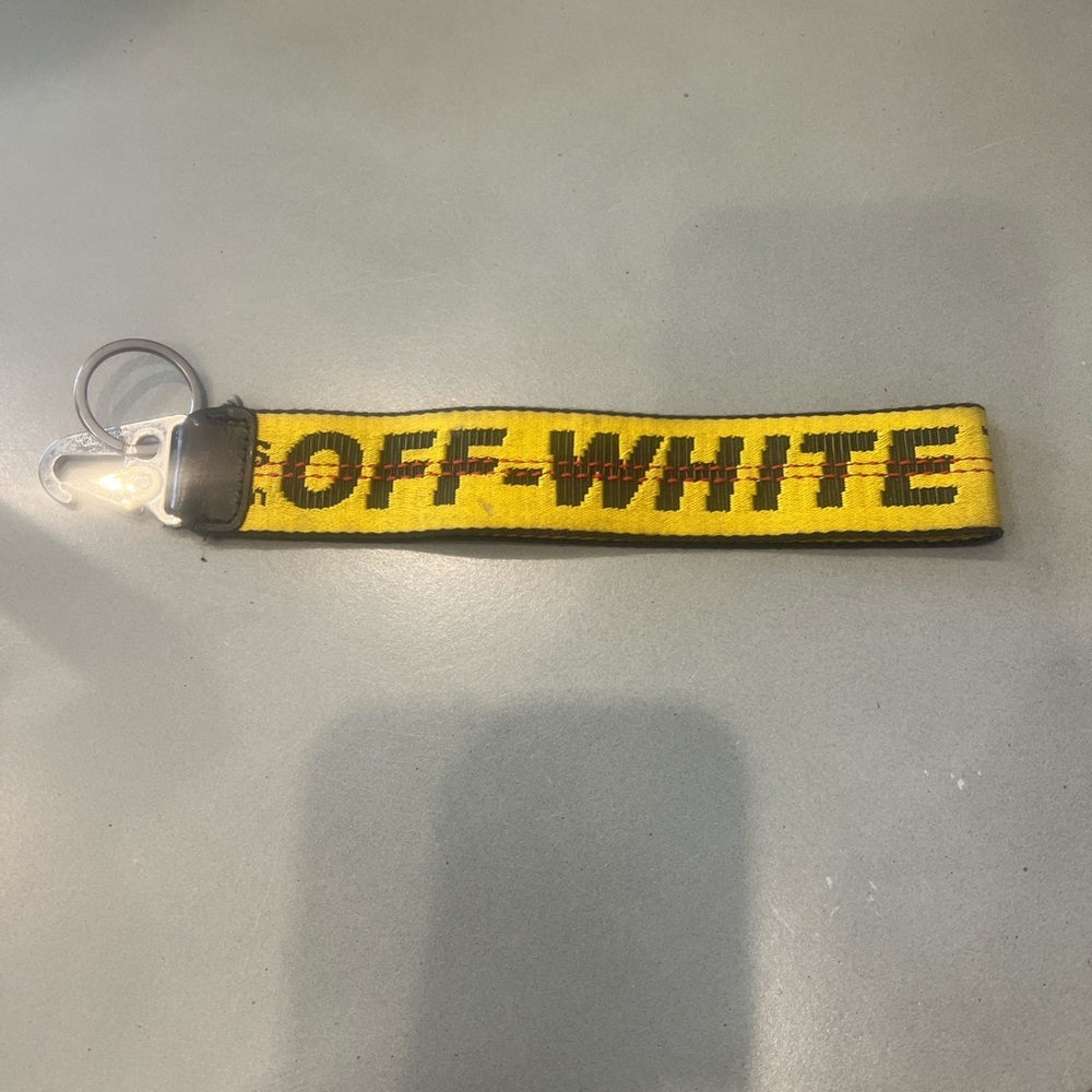 Off white key chain
